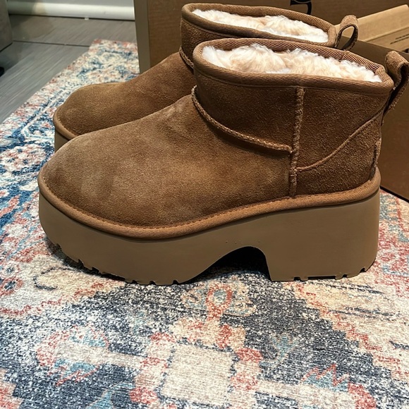 UGG Chestnut Shearling Lined Boots - Picture 9 of 16